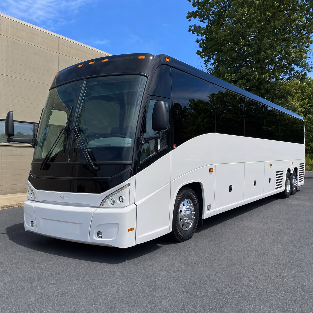 minneapolis to chicago green bay and madison charter buses ready for the long haul